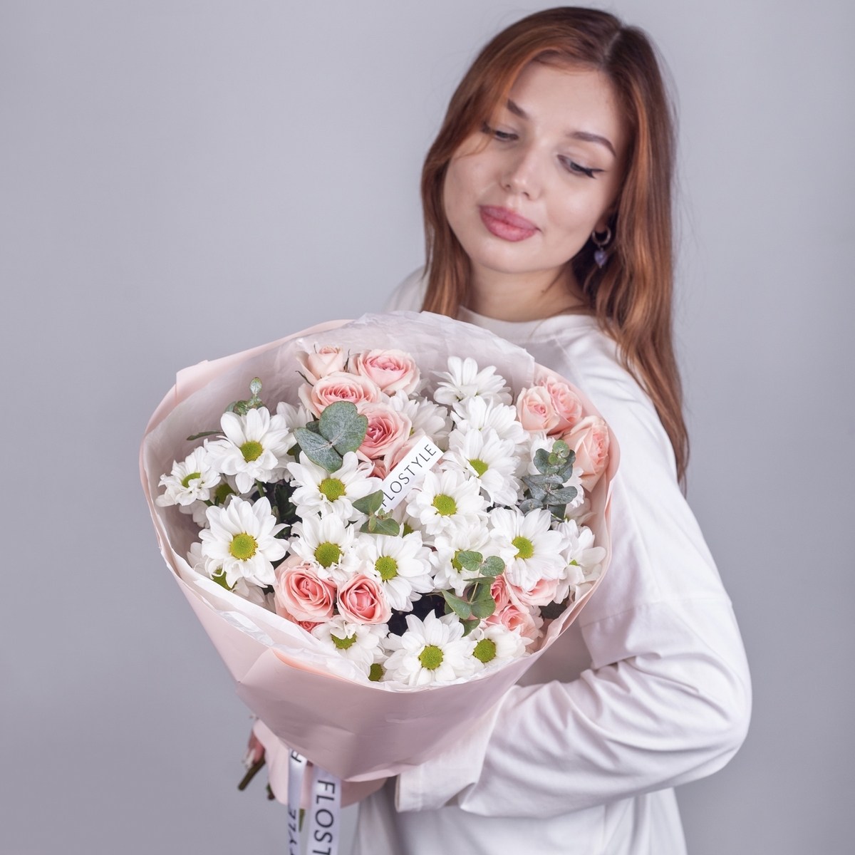 buket s kustovoj hrizantemoj i kustovoj rozoj 4